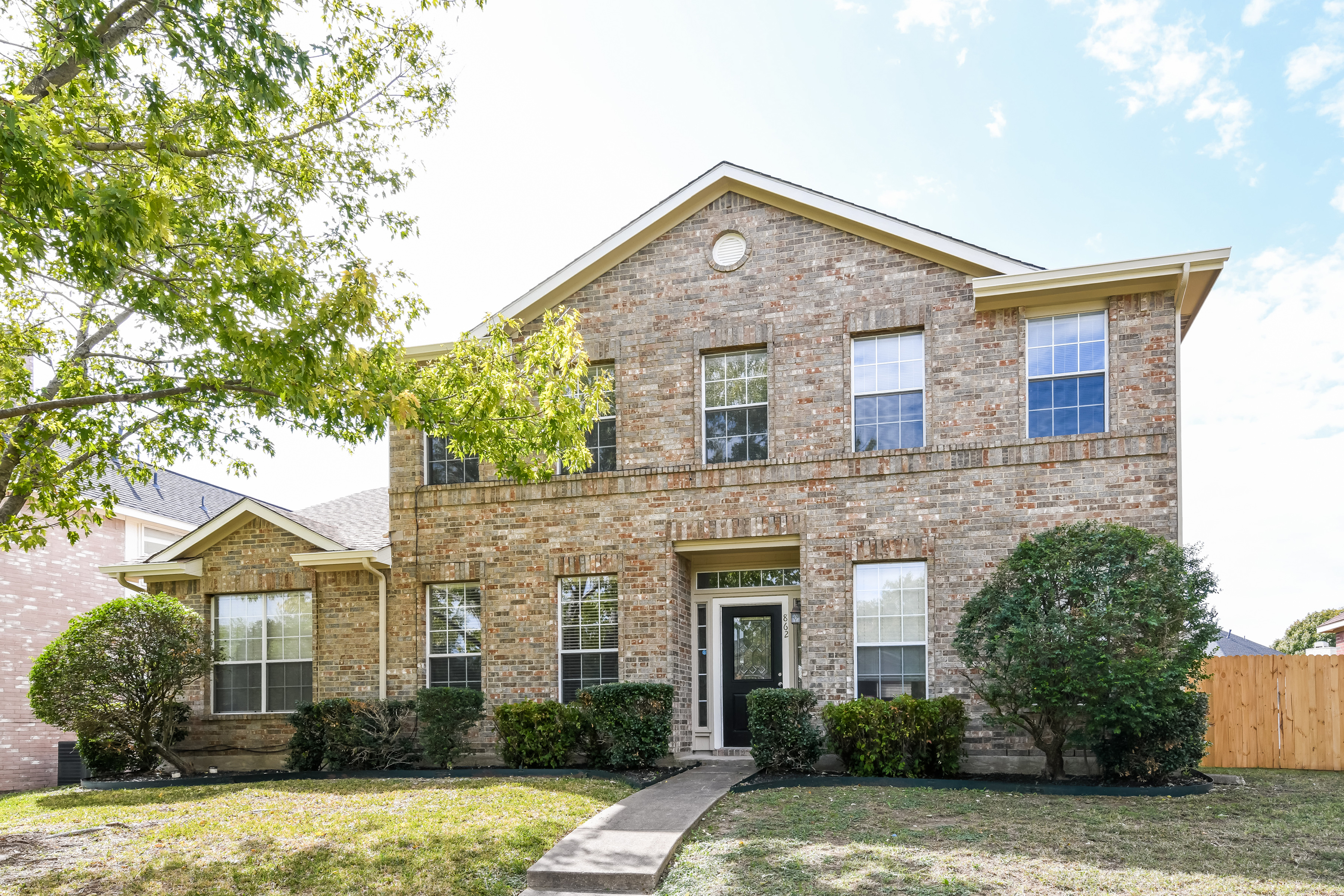 862 Raintree Ln DeSoto, TX 75115